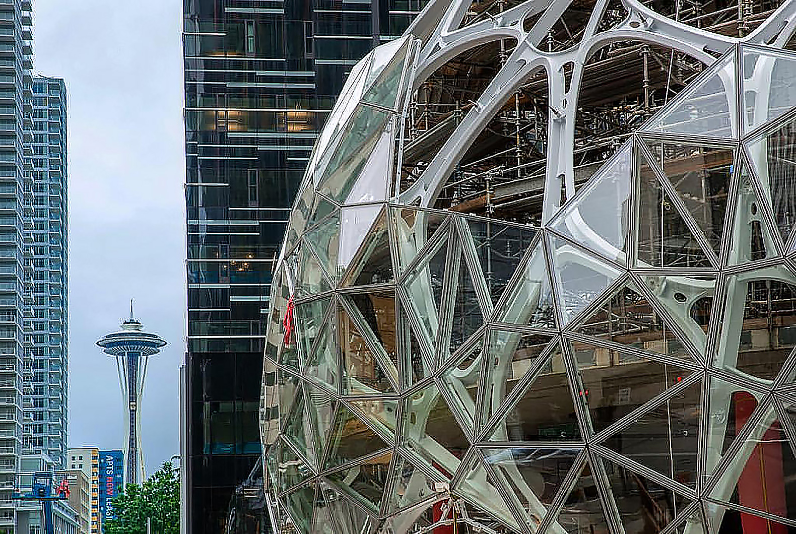 Amazon’s biosphere domes are slowly taking shape in Seattle