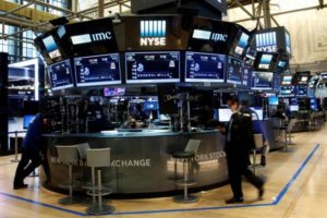 Traders work on the floor of the New York Stock Exchange (NYSE) in New York City, U.S., July 13, 2016.  REUTERS/Brendan McDermid