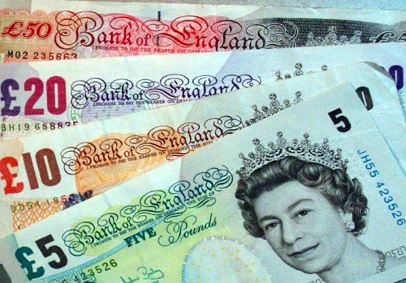 Britons Hoard Cash as Economic Uncertainties Prompt Caution