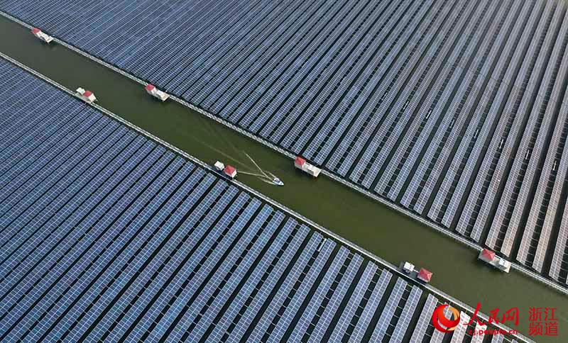Massive photovoltaic power station put into operation in Zhejiang