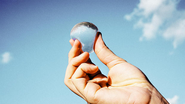 In arrivo Ooho, la bolla d’acqua biodegradabile e commestibile In arrivo Ooho, la bolla d’acqua biodegradabile e commestibile