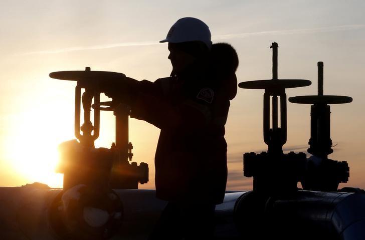 Oil edges up but remains on back foot after output cut extension disappoints