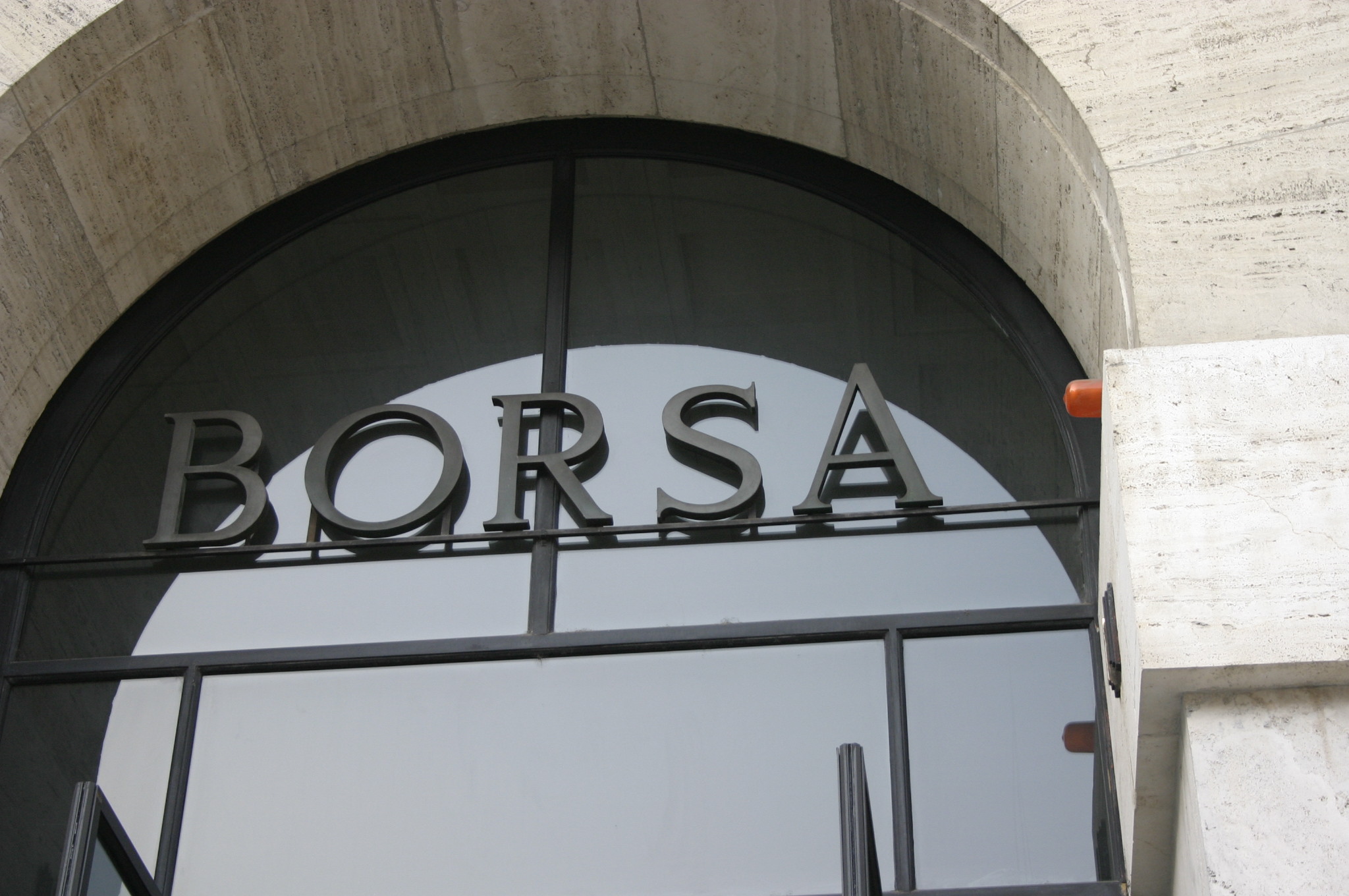 Banche e Poste Italiane avanti tutta, Borse positive con ritorno Grecia sul mercato dopo 3 anni Banche e Poste Italiane avanti tutta, Borse positive con ritorno Grecia sul mercato dopo 3 anni