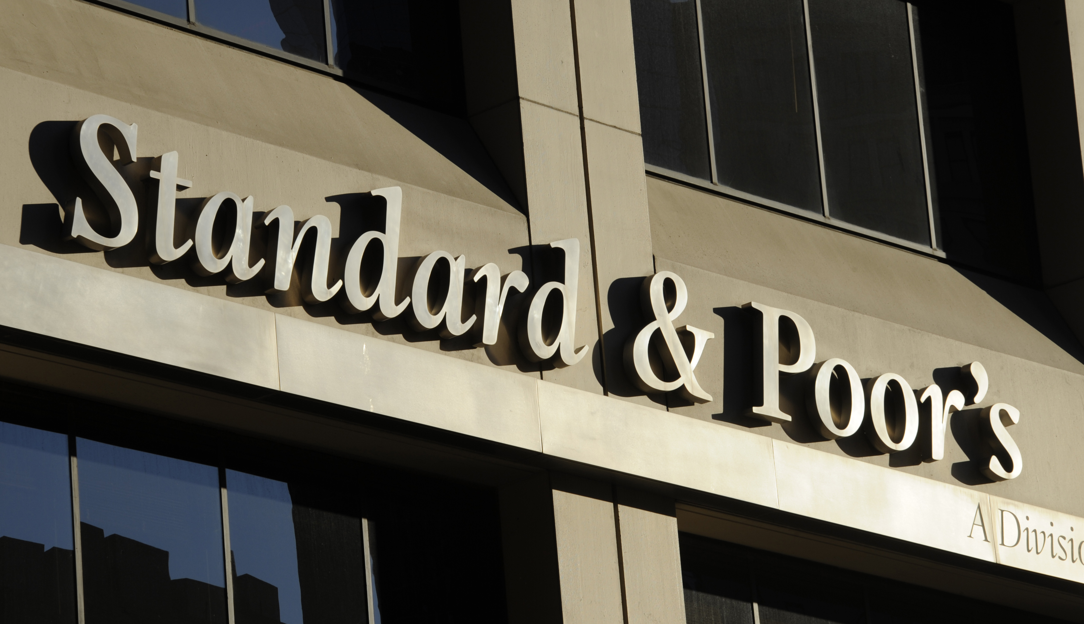Standard & Poor’s alza il rating italiano