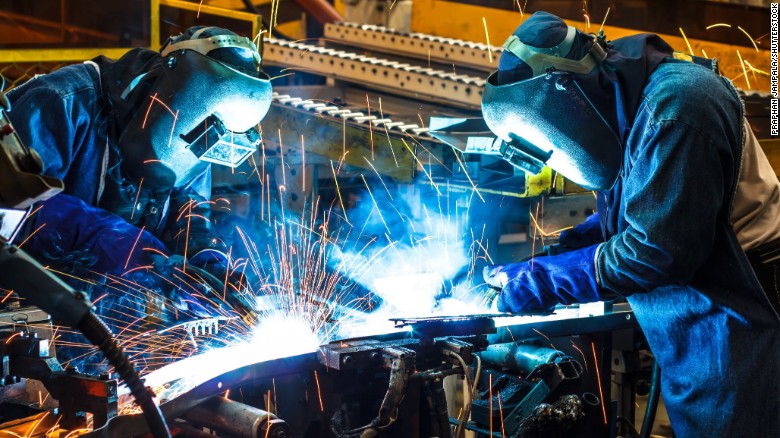 Industria. Ad ottobre +0,5% di produzione Industria. Ad ottobre +0,5% di produzione