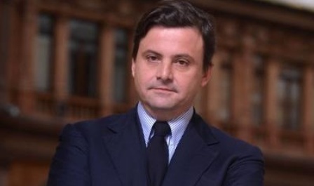 Calenda: “L’investimento nel progetto Yoox rafforza l’e-commerce e promuove il made in Italy”