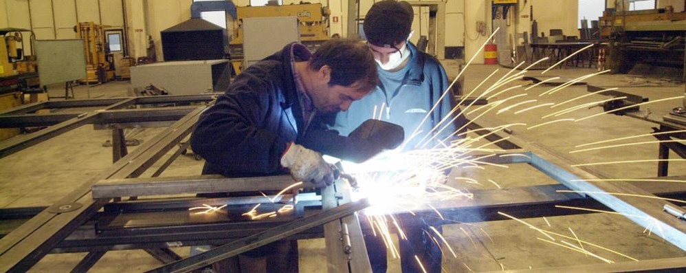 Primo calo dei contratti a tempo indeterminato da 30 mesi