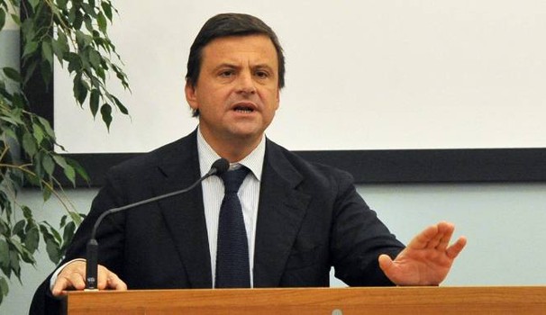 Calenda: “Tre offerte per Alitalia”