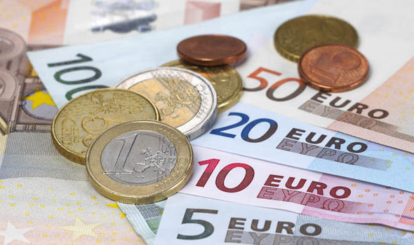 Euro ai massimi da tre anni
