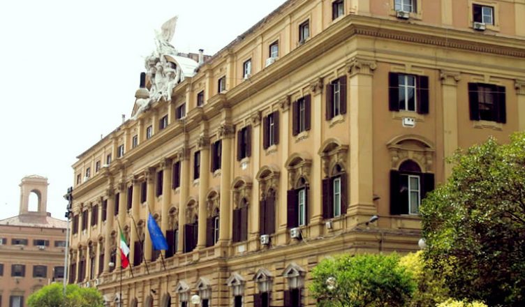 Mef. Il reddito delle famiglie supera i 1000 euro nel triennio 2018/2020 Mef. Il reddito delle famiglie supera i 1000 euro nel triennio 2018/2020