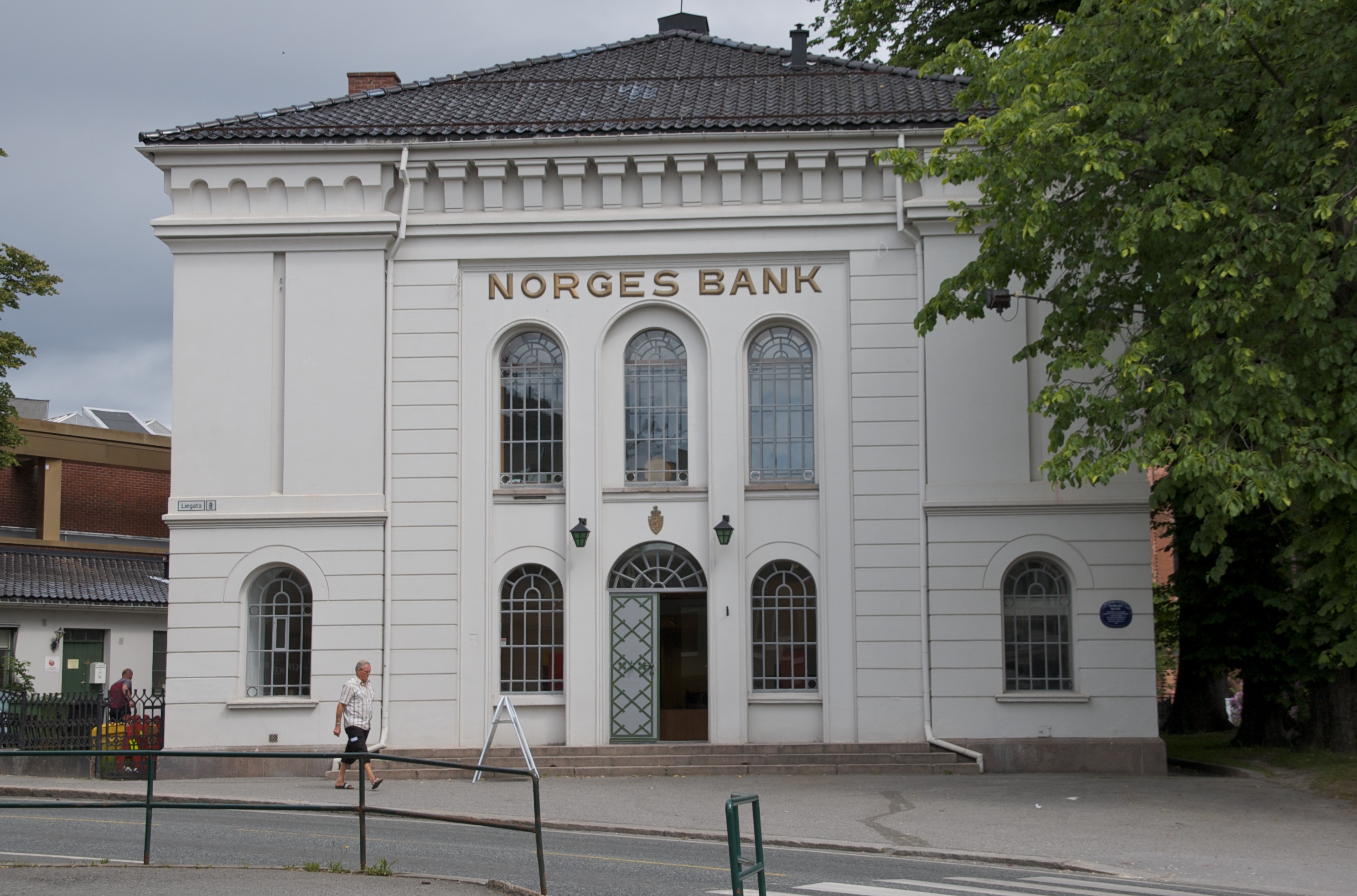 Norges Bank May Boost Krone Further as Inflation Crosses Target