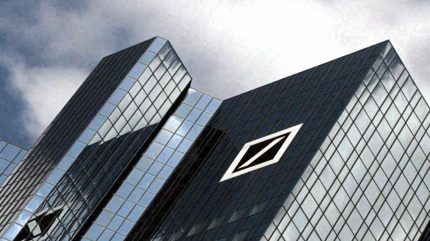 Deutsche Bank boosts bonuses to 2.3 billion euros despite bigger 2017 loss Deutsche Bank boosts bonuses to 2.3 billion euros despite bigger 2017 loss