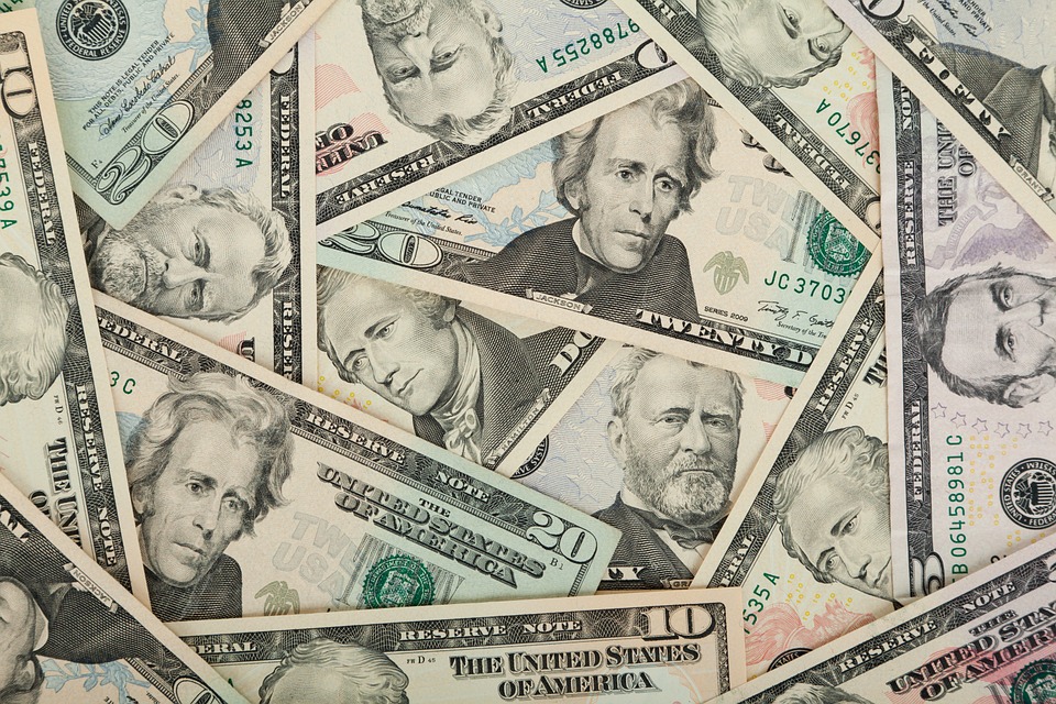 Dollaro galleggia su minimo 14 mesi su timori guerra commerciale Dollaro galleggia su minimo 14 mesi su timori guerra commerciale