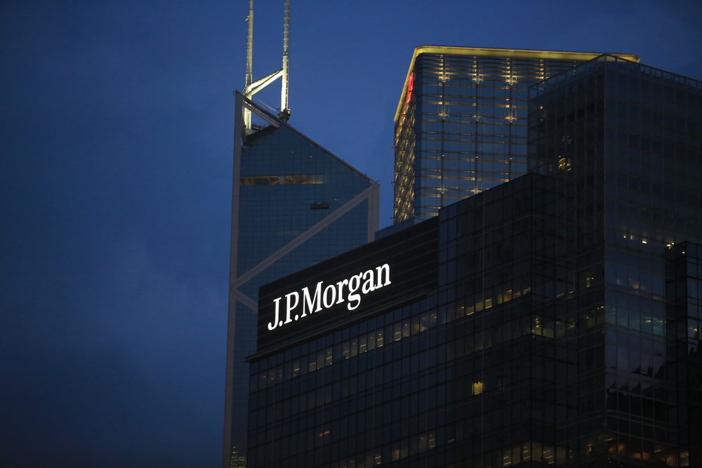 Wall St. drops as JPMorgan leads bank stocks lower