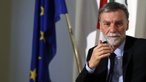 Il Pd: “Un contributo di solidarietà da chi ha redditi più alti”. Ma arriva la bocciatura di Cinquestelle e Italia Viva Il Pd: “Un contributo di solidarietà da chi ha redditi più alti”. Ma arriva la bocciatura di Cinquestelle e Italia Viva