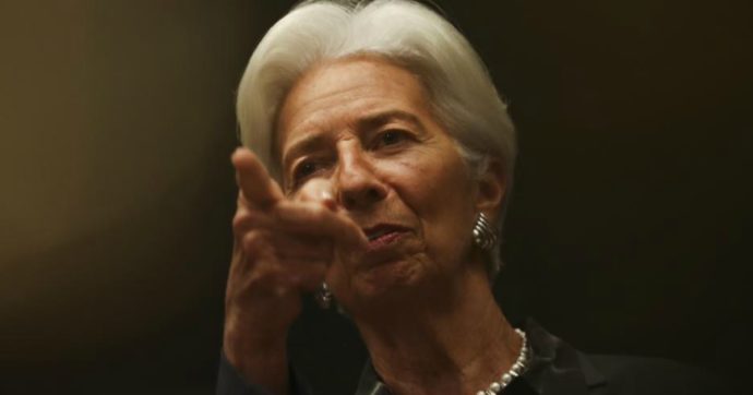 Zonaeuro Coronavirus, la Bce alle banche europee: stop ai dividendi fino a gennaio 2021. “Limitare anche bonus ai supermanager” Zonaeuro Coronavirus, la Bce alle banche europee: stop ai dividendi fino a gennaio 2021. “Limitare anche bonus ai supermanager”