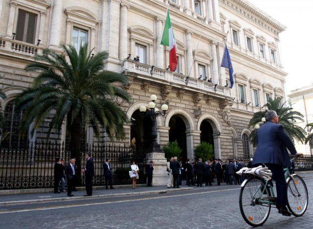 Cresce addiction banche italiane e spagnole a Btp e Bonos. In Italia superata soglia pericolo record