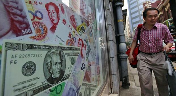 Cina, banca centrale interviene per frenare corsa Yuan