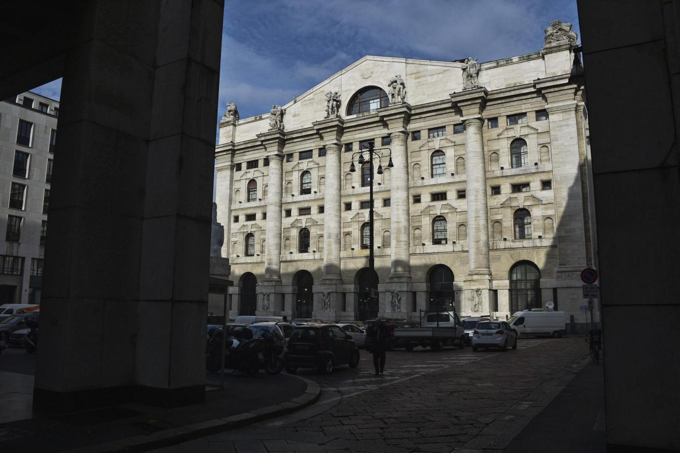 Ftse Mib cade ancora: avvio a -1% con banche e galassia Agnelli nelle retrovie Ftse Mib cade ancora: avvio a -1% con banche e galassia Agnelli nelle retrovie