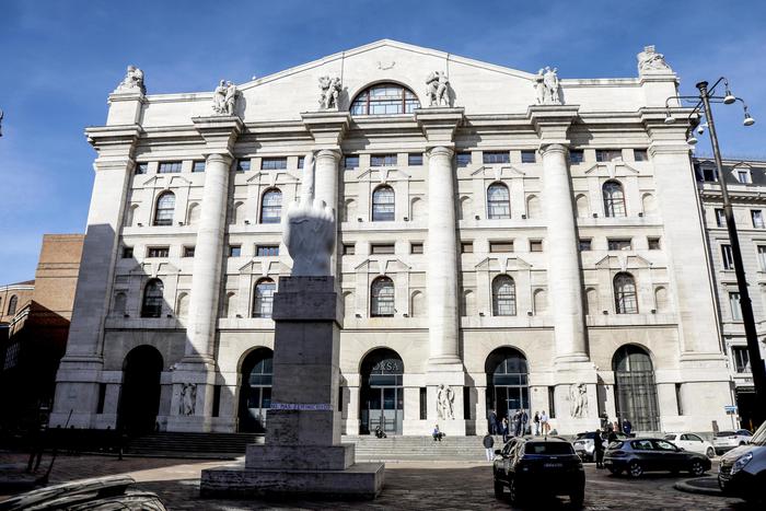 Borsa: Milano debole (+0,1%), banche in ordine sparso Borsa: Milano debole (+0,1%), banche in ordine sparso