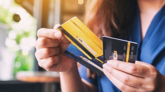 Pagamenti elettronici, nessuna commissione alle banche solo fino a 5 euro. Commercianti delusi