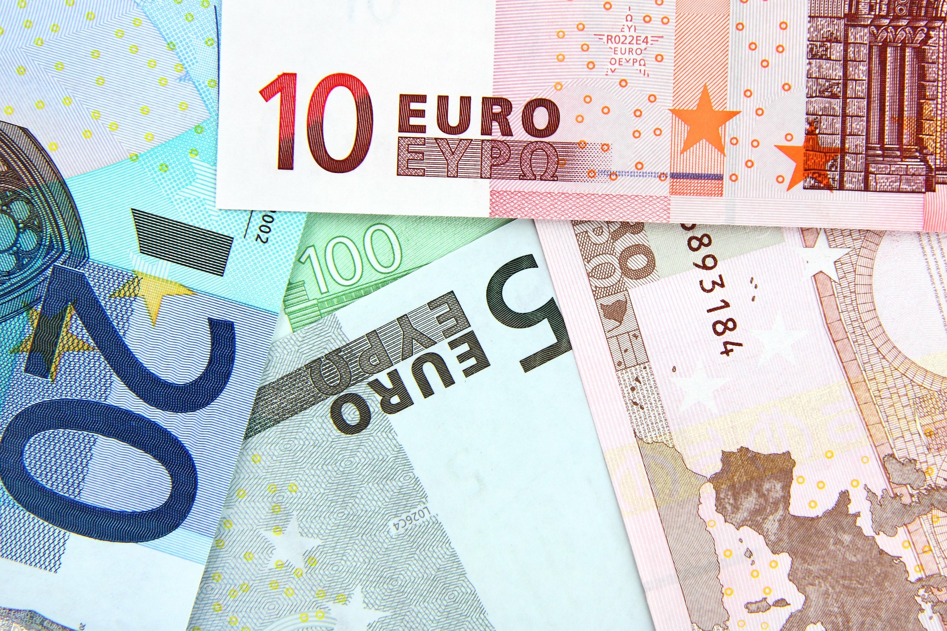 La surroga del mutuo in banca: così si salvano trentamila euro La surroga del mutuo in banca: così si salvano trentamila euro