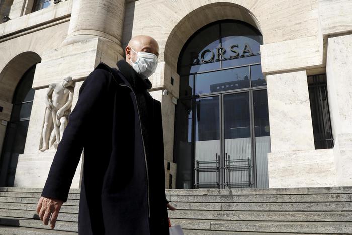 Borsa: bene Milano (+0,8%) con le banche, sprint Bper Borsa: bene Milano (+0,8%) con le banche, sprint Bper