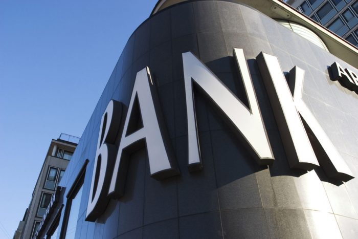 Finanza – Prove di rimbalzo per il settore (+2,2%), bene le banche (+2,4%)