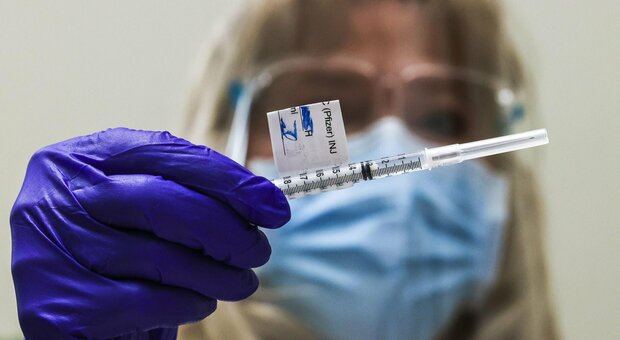 Vaccino Pfizer, dosi rispedite al mittente negli USA: cosa è successo? Vaccino Pfizer, dosi rispedite al mittente negli USA: cosa è successo?