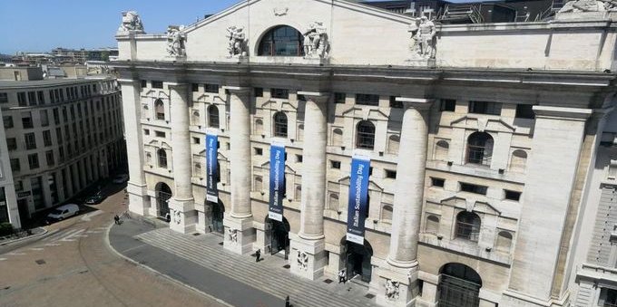 Borsa oggi, 11 gennaio 2021: Ftse Mib in rosso, focus su FinecoBank Borsa oggi, 11 gennaio 2021: Ftse Mib in rosso, focus su FinecoBank