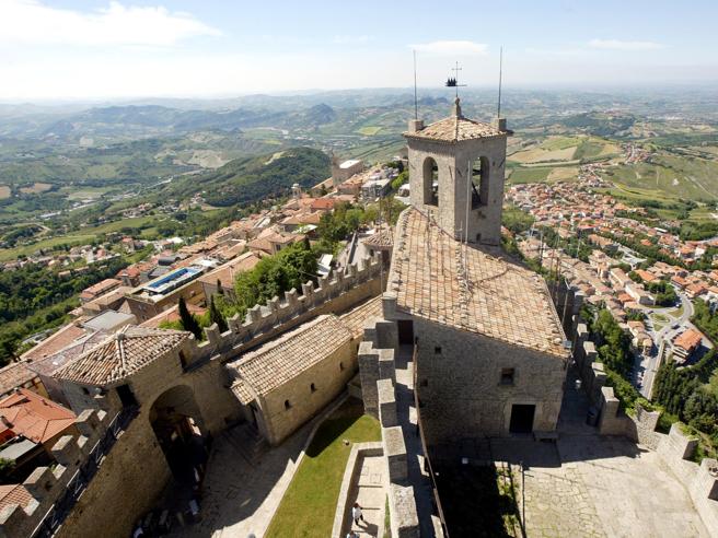Amazon, niente pacchi a San Marino. Il ministro: «È ora di sedersi a un tavolo» Amazon, niente pacchi a San Marino. Il ministro: «È ora di sedersi a un tavolo»