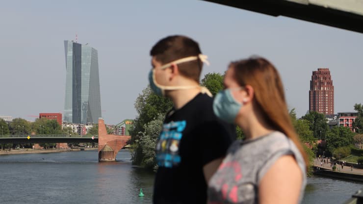 European banks have been resilient during the Covid crisis, but still face 2 major challenges European banks have been resilient during the Covid crisis, but still face 2 major challenges