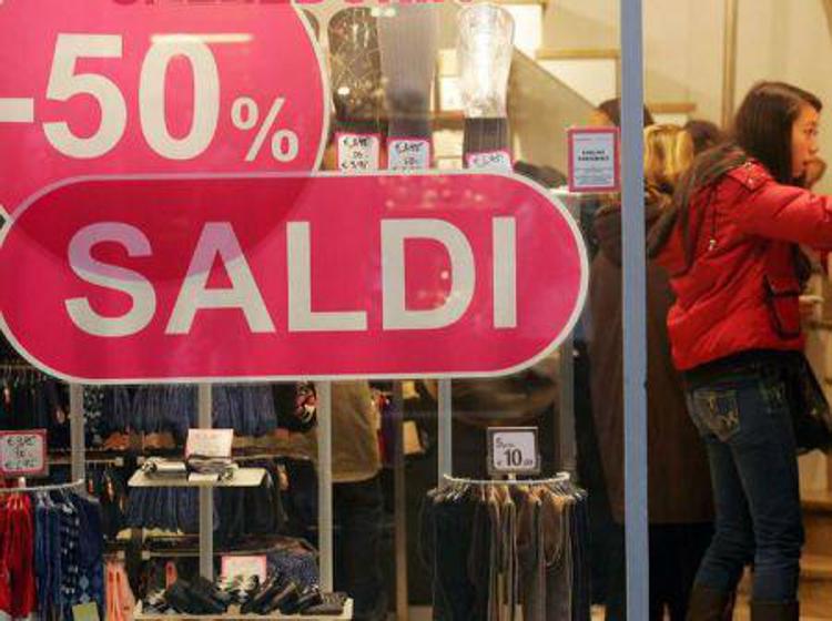 Saldi in picchiata: a gennaio vendite -41%