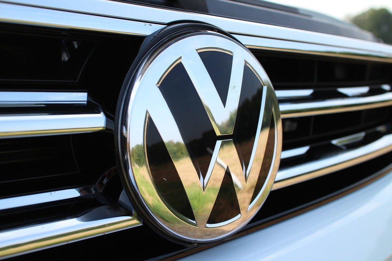Inizia l’era delle batterie riciclate: il primo impianto della Volkswagen Inizia l’era delle batterie riciclate: il primo impianto della Volkswagen