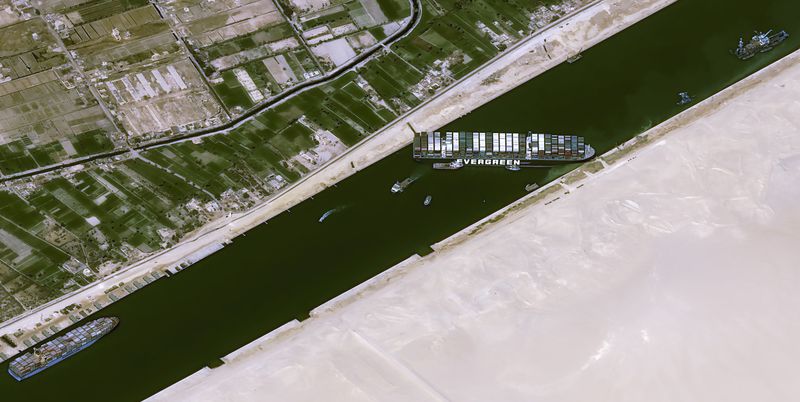 Dislodging the Suez Canal Ship Said to Need at Least a Week