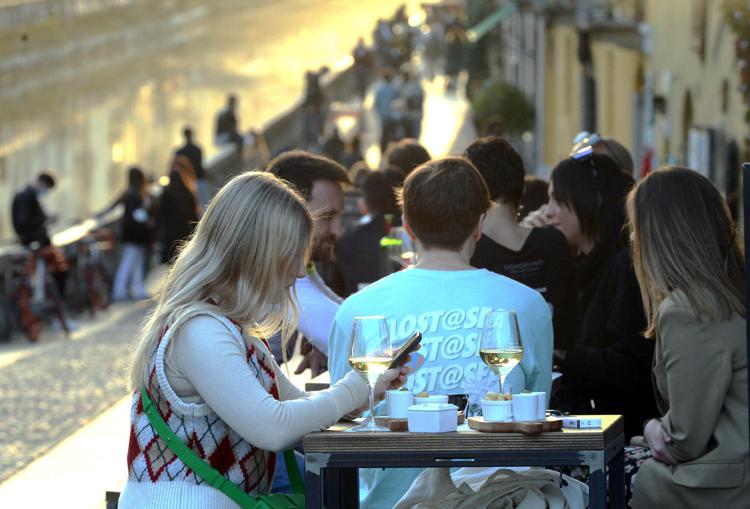 Riaperture da maggio: le ipotesi per bar, ristoranti e palestre Riaperture da maggio: le ipotesi per bar, ristoranti e palestre