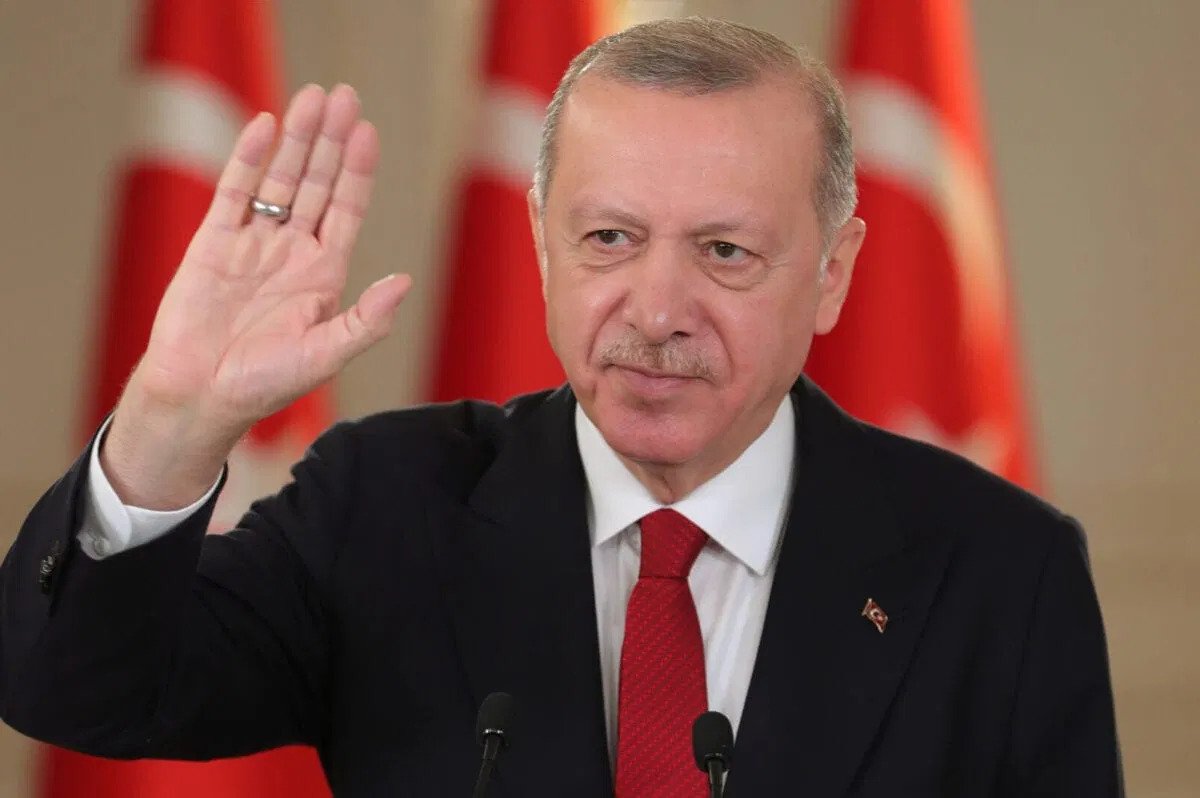 Dopo anni di iperattivismo il leader turco è completamente isolato.
