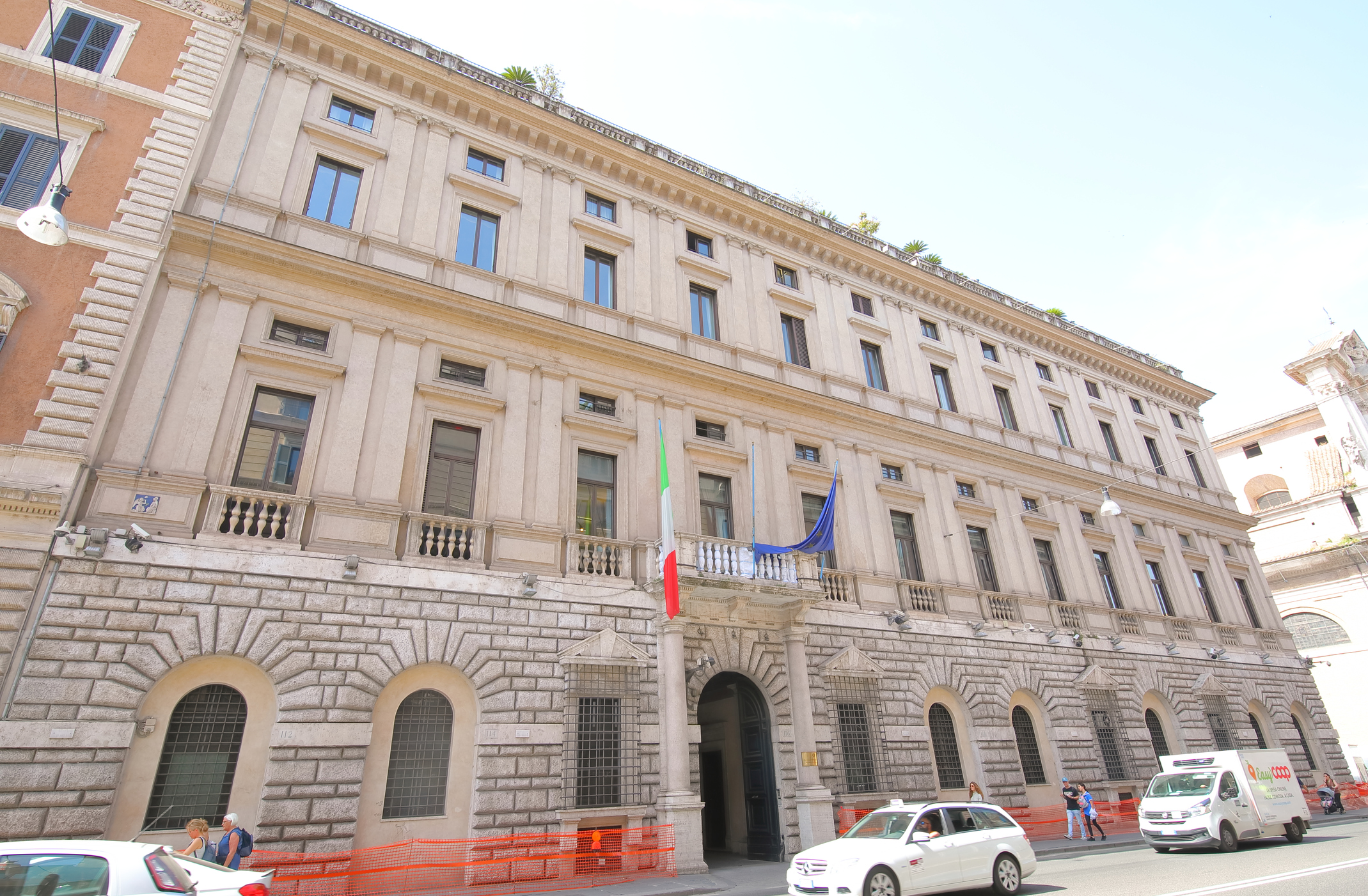 Mef, mandato a banche per emissione nuovo BTP a 10 anni Mef, mandato a banche per emissione nuovo BTP a 10 anni