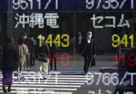 Borsa: a Tokyo apertura in aumento (+0,40%)