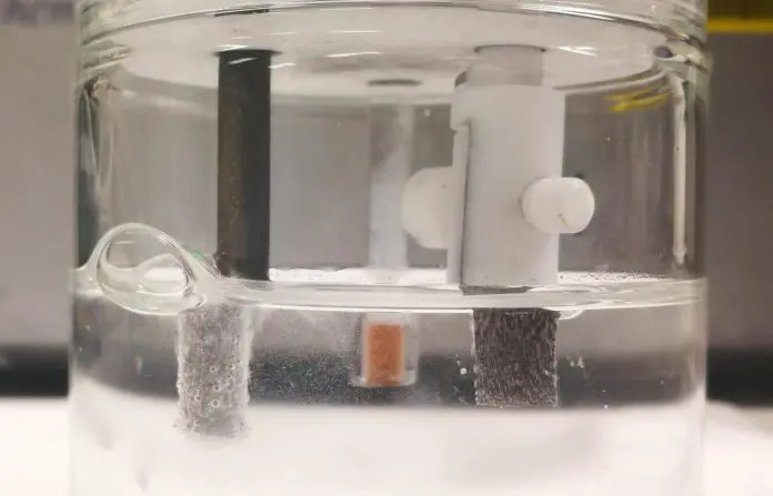 Un nuovo materiale per estrarre l’ idrogeno dall’ acqua marina Un nuovo materiale per estrarre l’ idrogeno dall’ acqua marina
