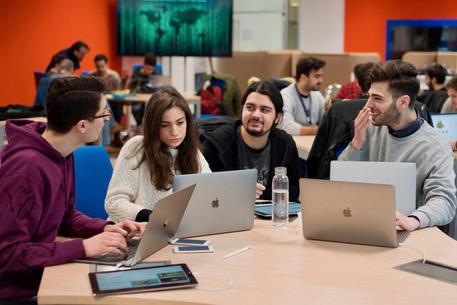 Apple investe ancora in Academy Napoli,programmi fino a 2025