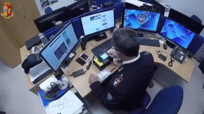 Blitz della Polizia contro No Vax, perquisizioni in varie città Blitz della Polizia contro No Vax, perquisizioni in varie città