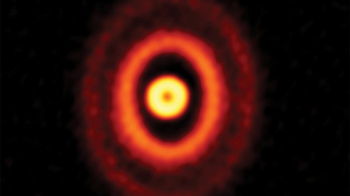Scoperto il primo pianeta che orbita intorno a tre stelle Scoperto il primo pianeta che orbita intorno a tre stelle