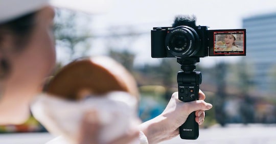 L’avanzata delle mirrorless: la fotografia non è solo sensori L’avanzata delle mirrorless: la fotografia non è solo sensori