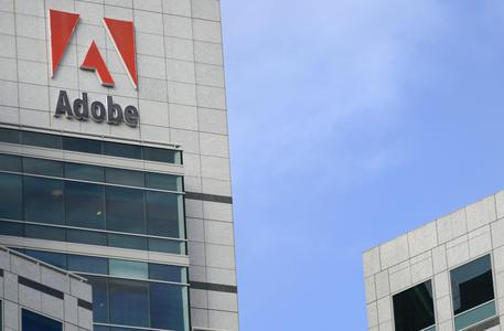Adobe bloccherà lo stipendio dei lavoratori non vaccinati