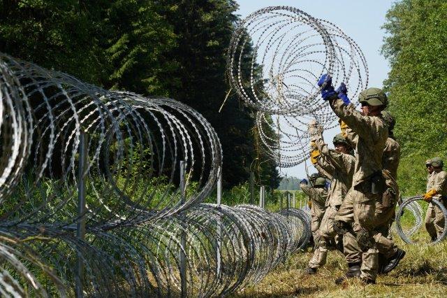 Mezza Europa chiede all’Ue un muro contro i migranti