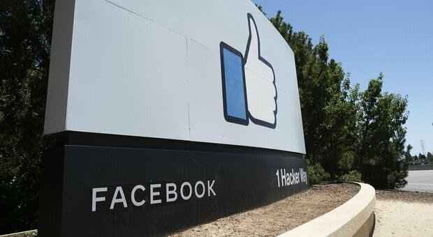 Facebook pronta a cambiare nome. Così Zuckerberg proverà a smarcarsi dal social Facebook pronta a cambiare nome. Così Zuckerberg proverà a smarcarsi dal social