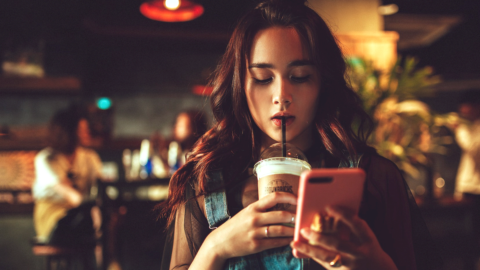 Il telefono ti spia: attenzione alle app che usano il microfono Il telefono ti spia: attenzione alle app che usano il microfono