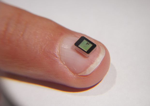 In Italia è stata impianta una retina artificiale che consente parzialmente di tornare a vedere In Italia è stata impianta una retina artificiale che consente parzialmente di tornare a vedere