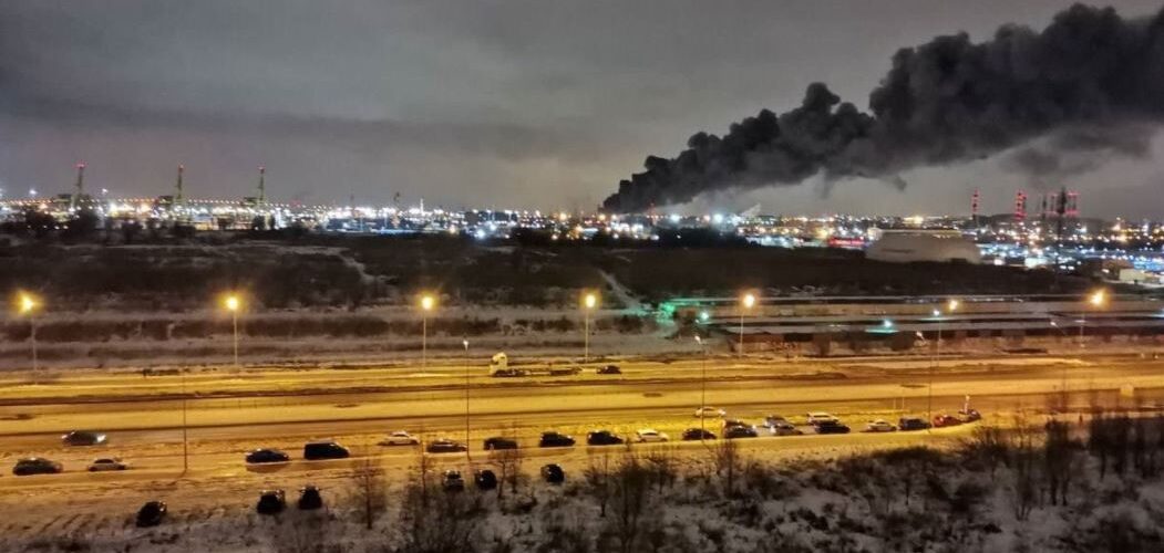 Russia, misterioso incendio in cantiere navale devasta la corvetta Zircon